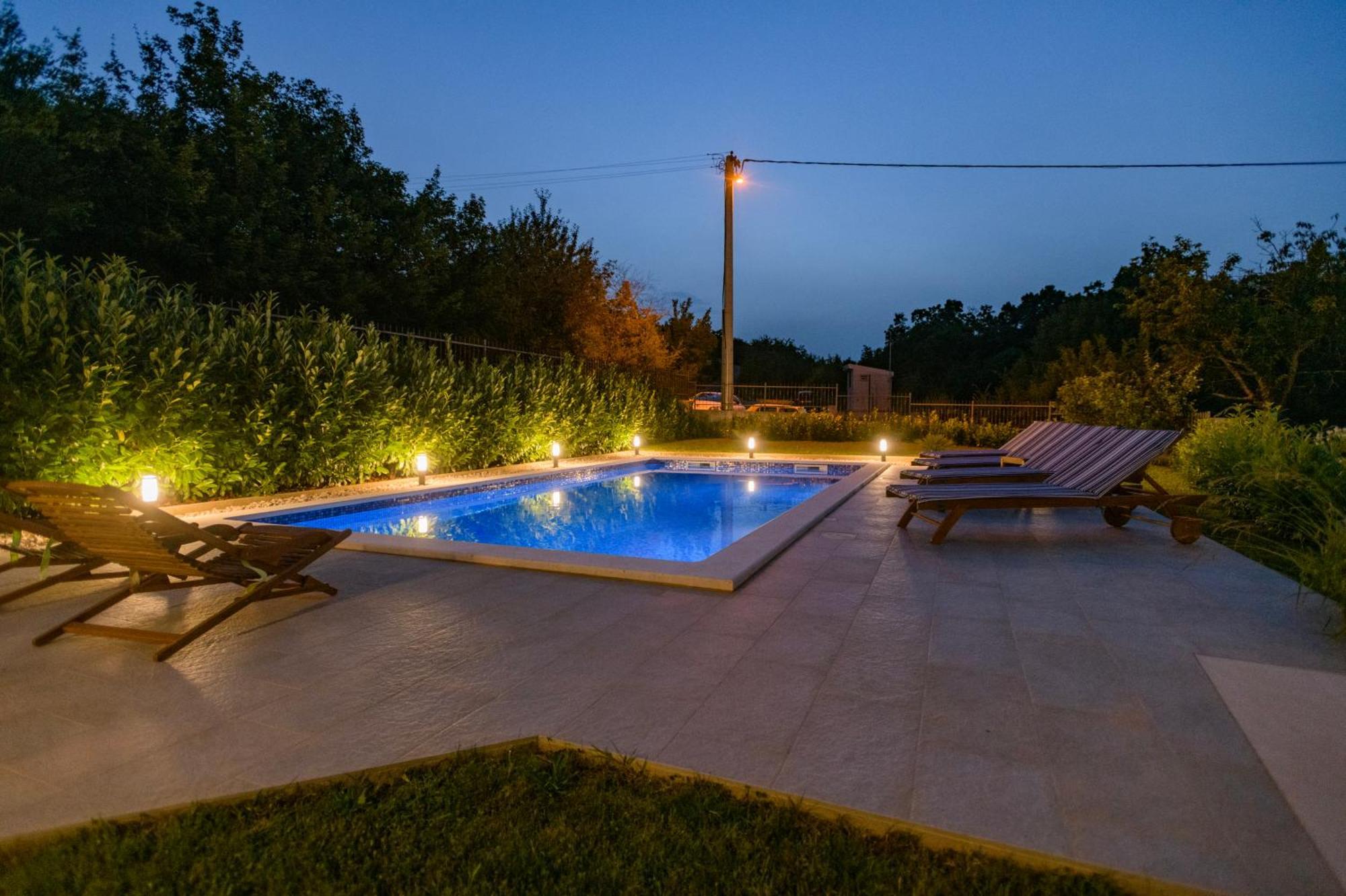 Villa Latica Dicmo Εξωτερικό φωτογραφία