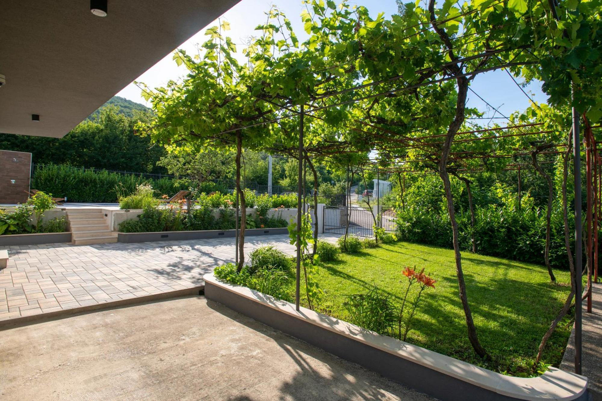 Villa Latica Dicmo Εξωτερικό φωτογραφία