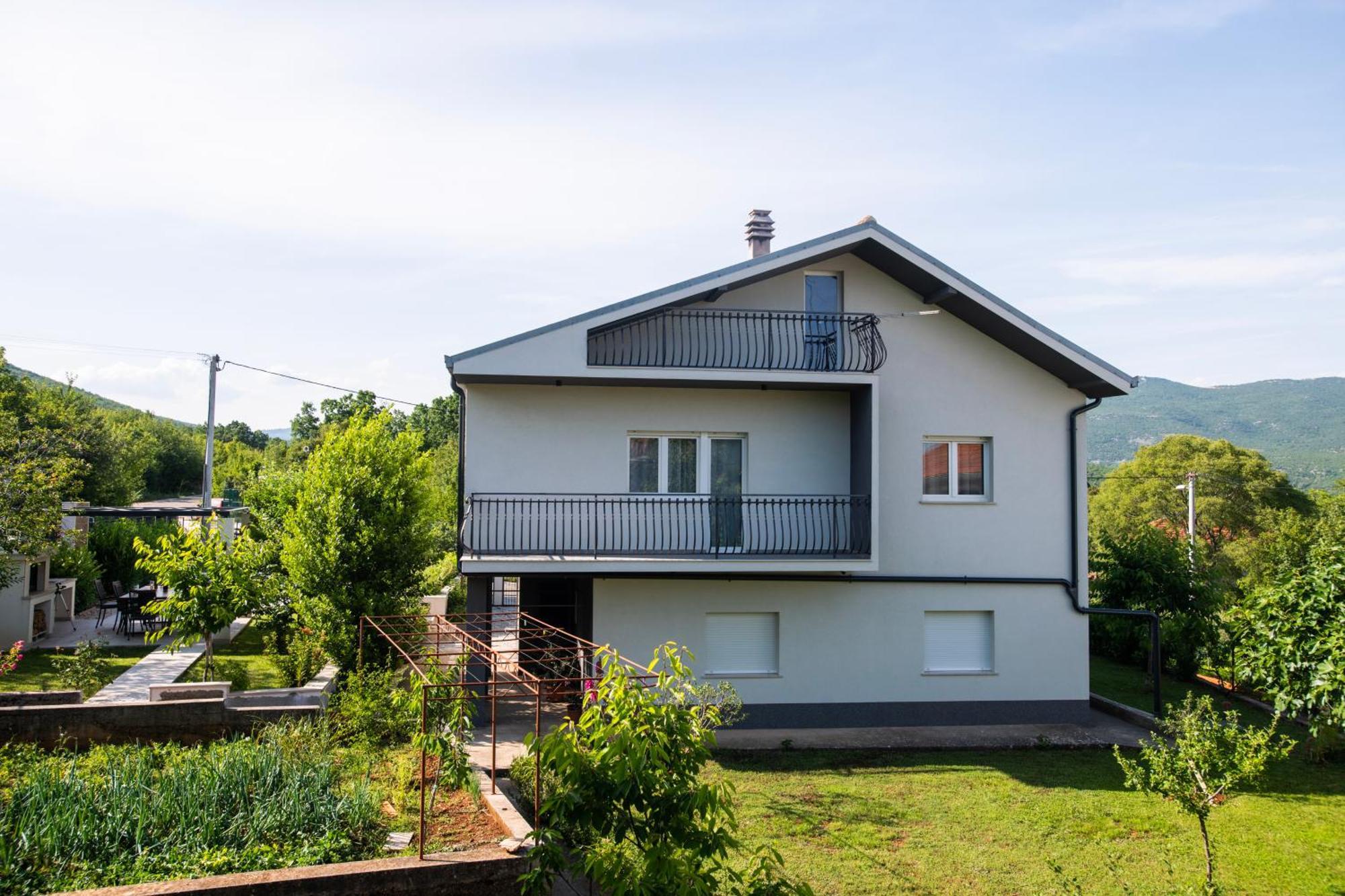 Villa Latica Dicmo Εξωτερικό φωτογραφία