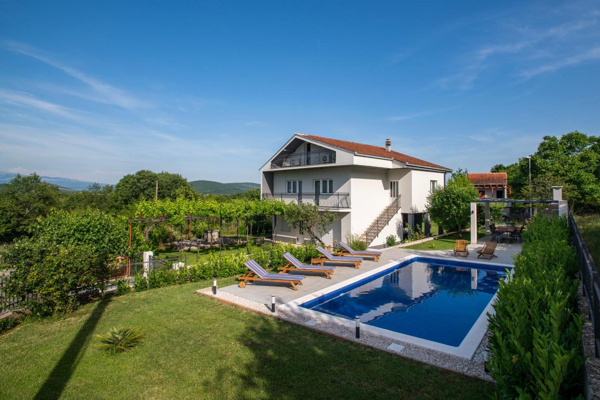 Villa Latica Dicmo Εξωτερικό φωτογραφία