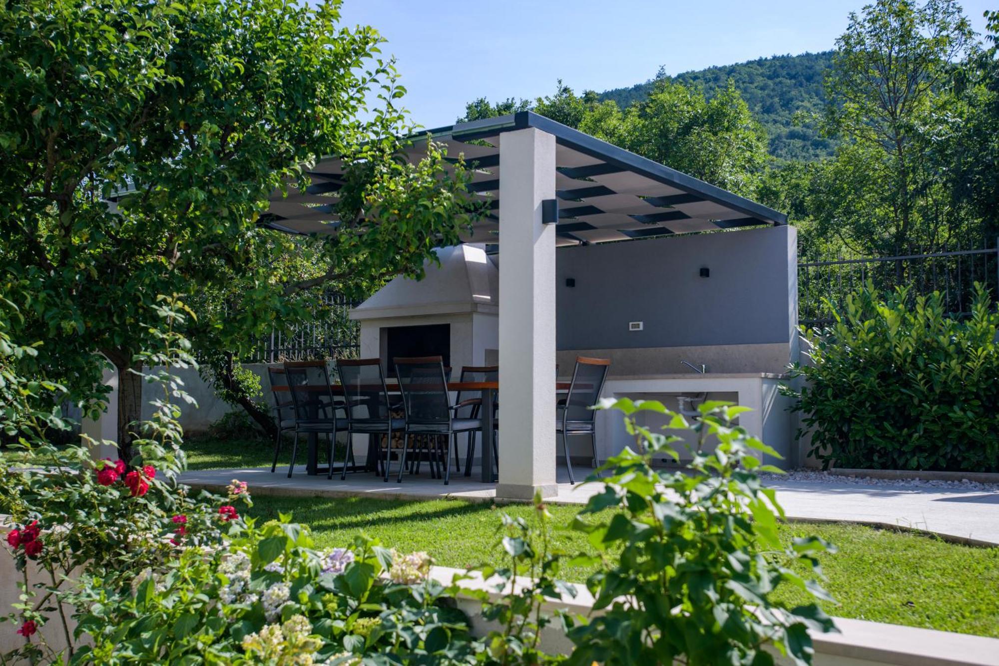 Villa Latica Dicmo Εξωτερικό φωτογραφία