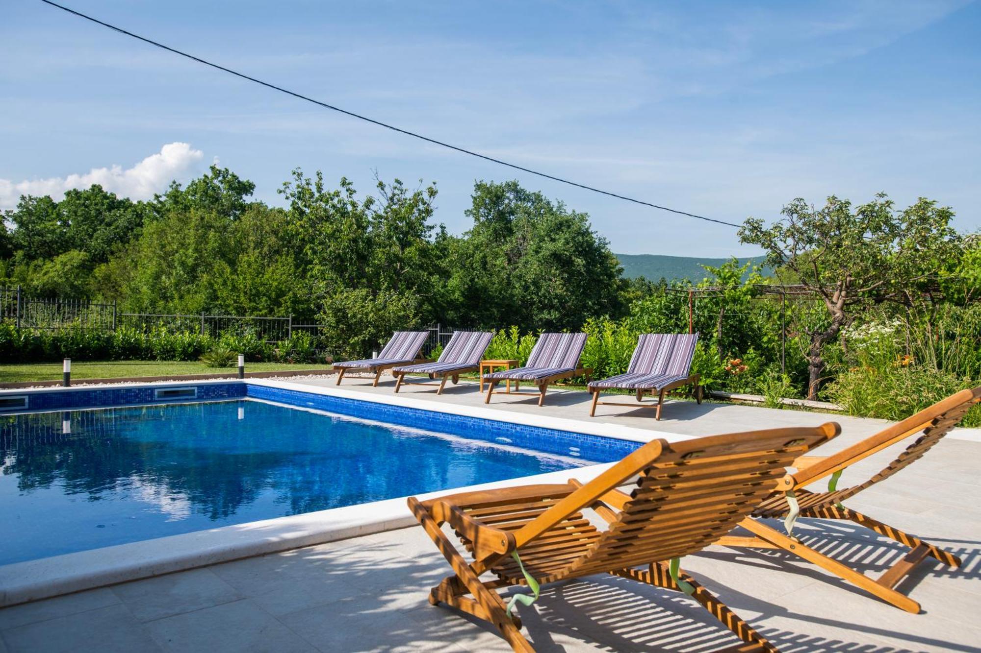 Villa Latica Dicmo Εξωτερικό φωτογραφία
